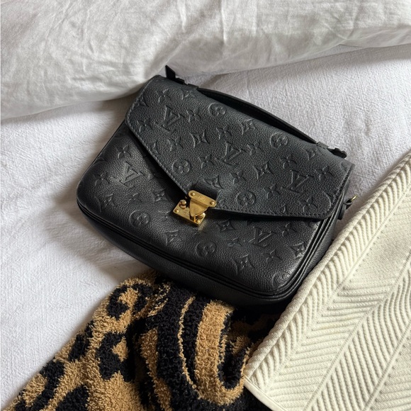 Louis Vuitton Handbags - Louis Vuitton handbag